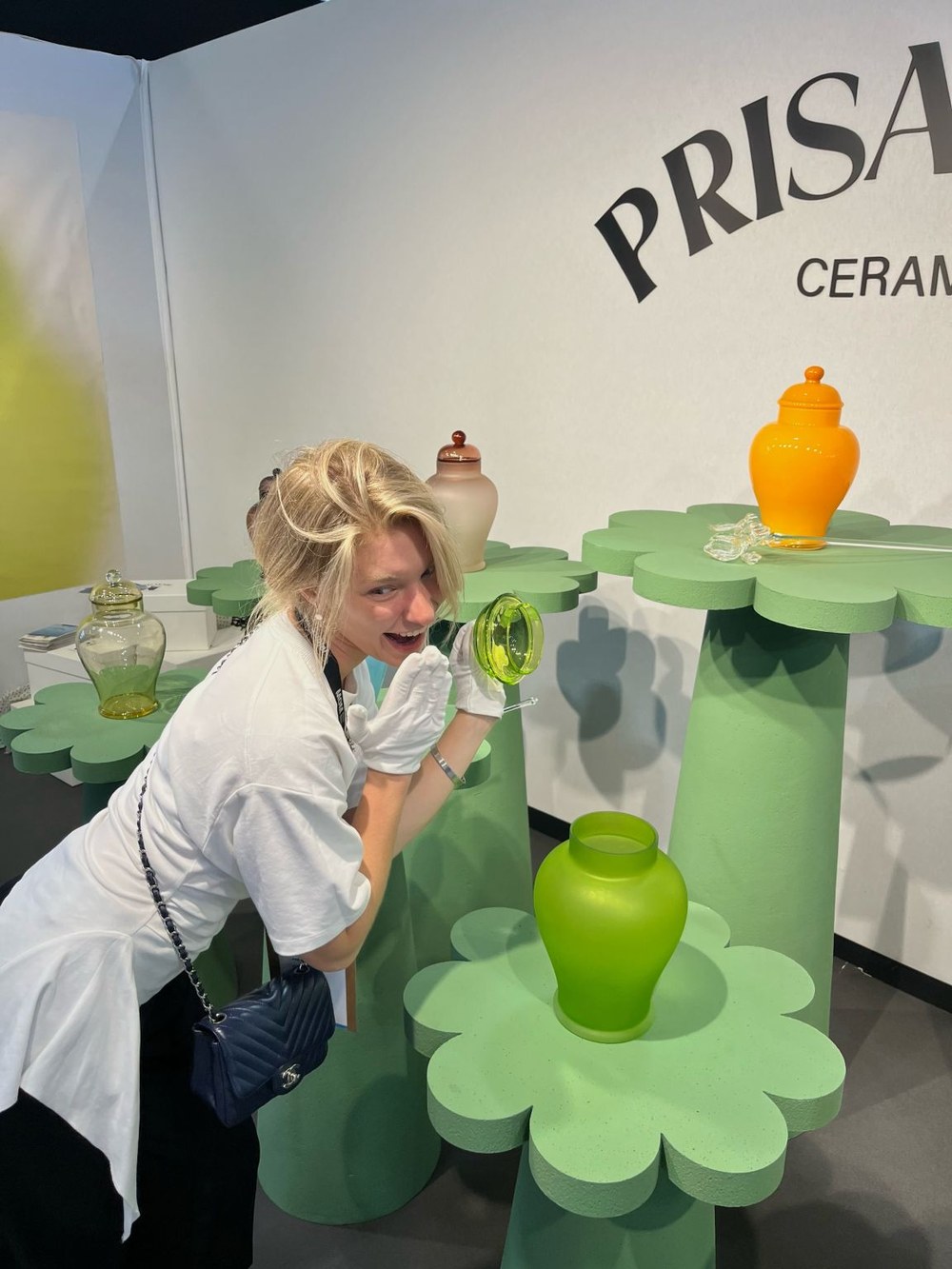 Presenting a glass vase at the stand
